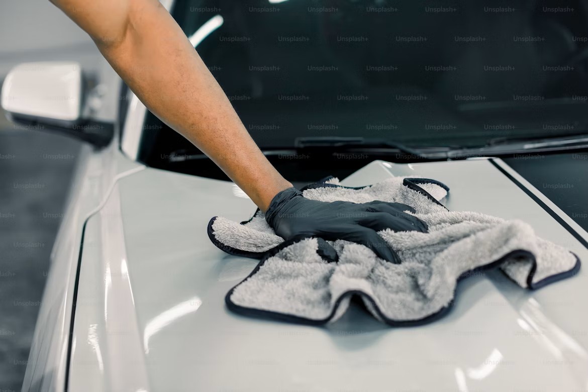 🚘 Acoperire Ceramică vs PPF: Care este mai bună pentru mașina ta?