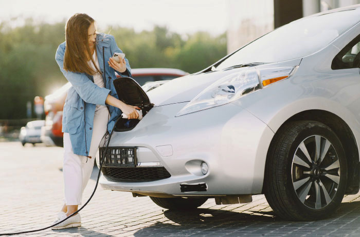 Service pentru mașini electrice în Dubai: Ce trebuie să știe proprietarii de Tesla, BYD și Geely